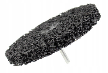 ŚCIERNICA Z WŁÓKNINY TWARDEJ NA TRZPIENIU 125 x 6