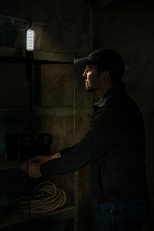 Latarka warsztatowa Lampka LED 15W - 30 diod, hak, magnes, przewód 5m